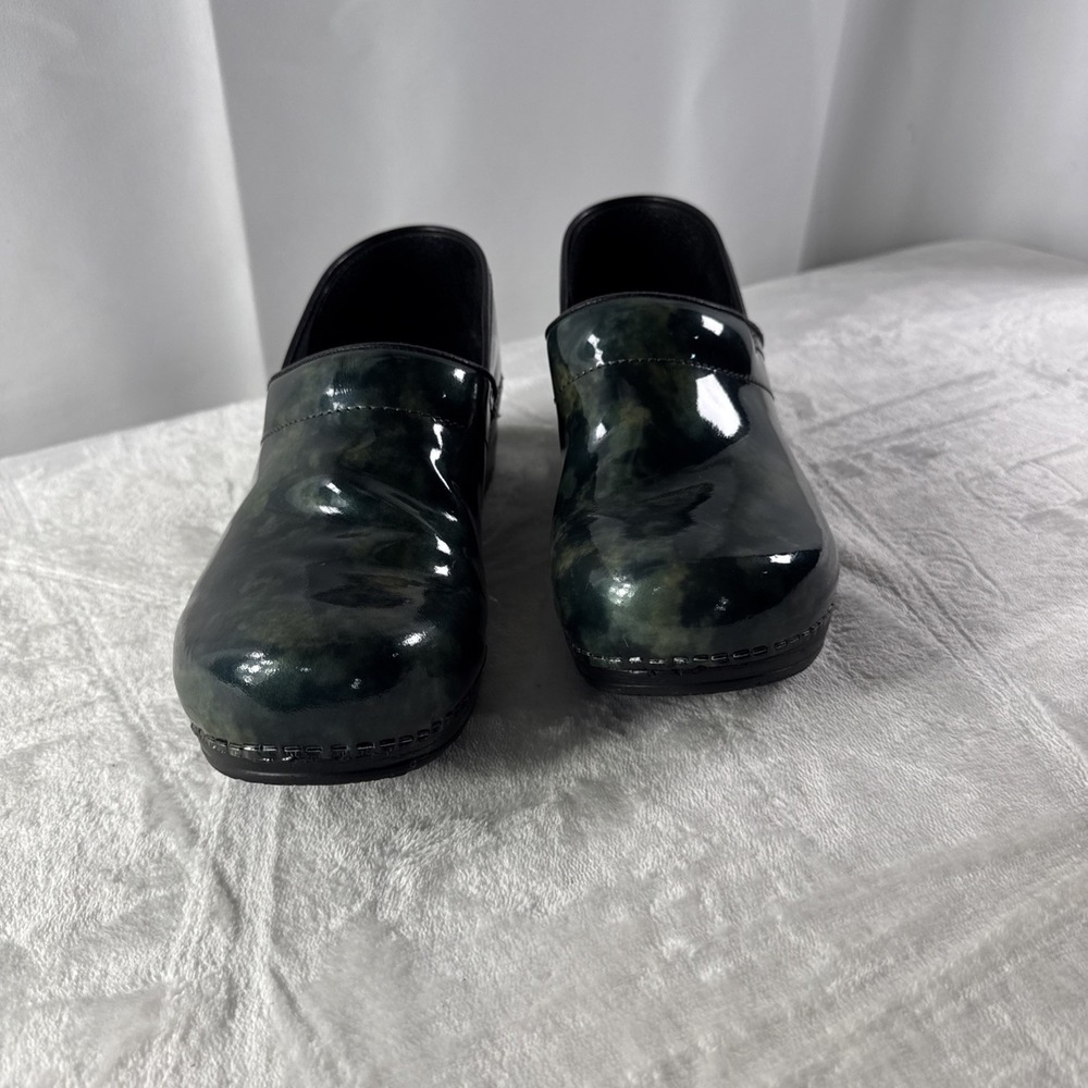 Sanita The Original Danish Green Metallic Patent Clogs size 41